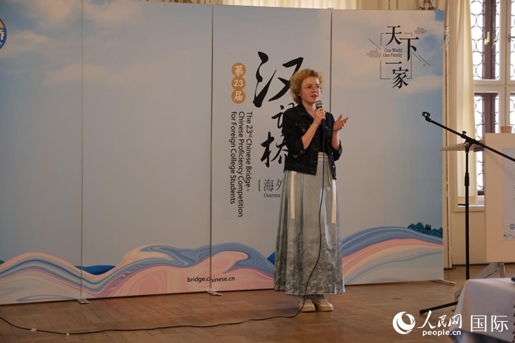 李歡欣在比賽中用中文演講。人民網(wǎng)記者 劉仲華攝