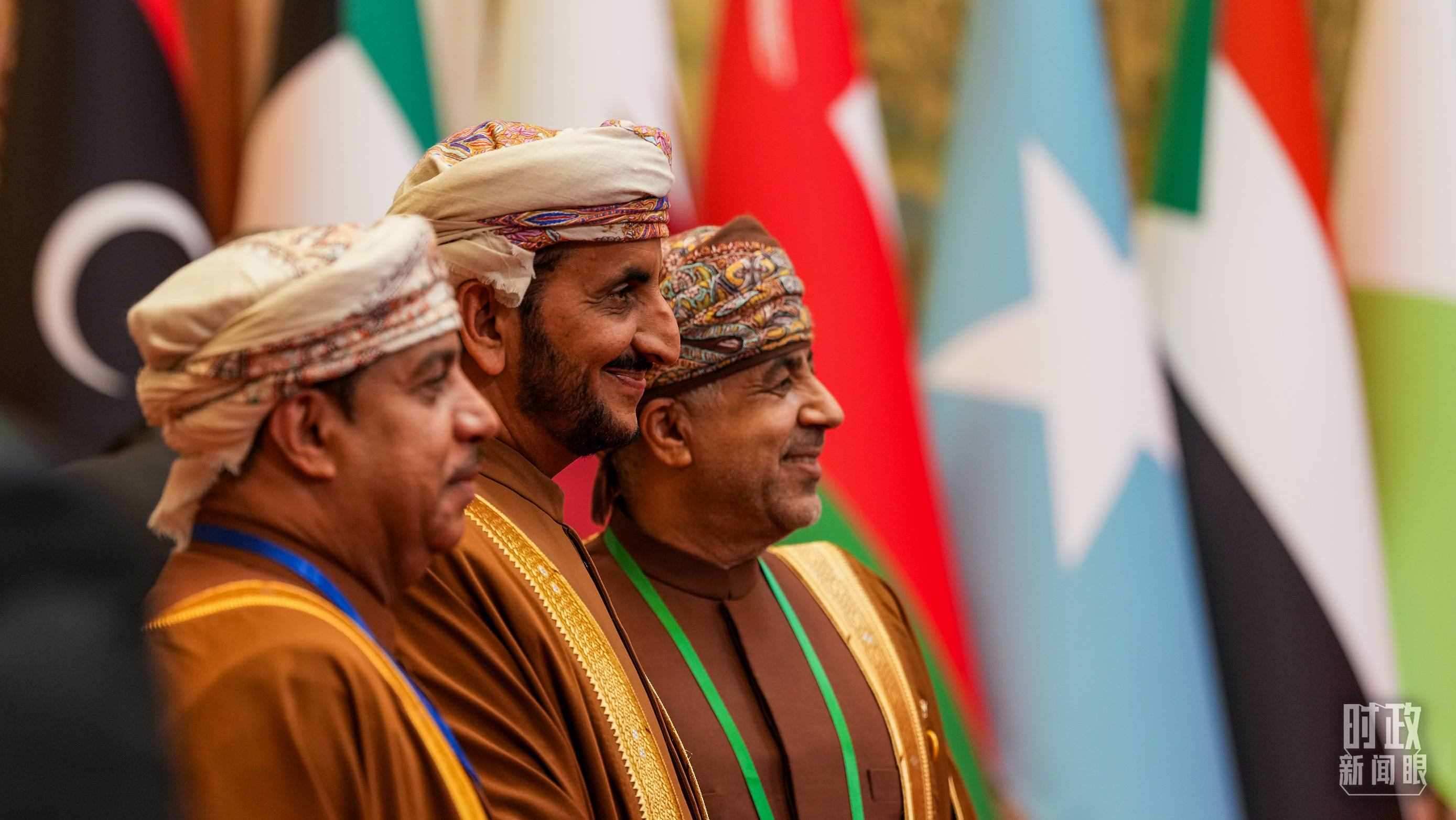 △與會(huì)代表在現(xiàn)場合影留念。（總臺(tái)國廣記者李晉拍攝）