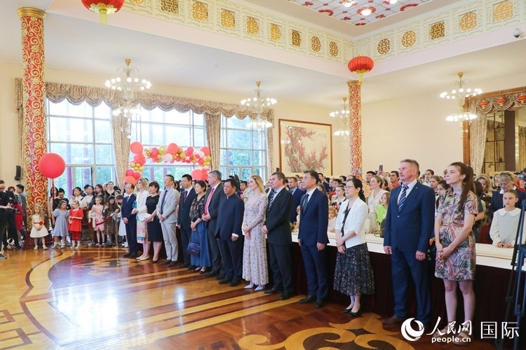 中國駐俄羅斯使館“六·一”兒童節(jié)大型招待會活動現(xiàn)場。人民網(wǎng)記者 隋鑫攝