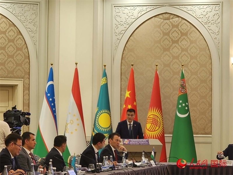 中國駐烏茲別克斯坦大使于駿致辭。人民網(wǎng)記者 李強(qiáng)攝