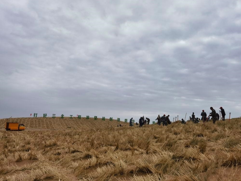 △2023年9月23日，河西走廊—塔克拉瑪干沙漠邊緣阻擊戰(zhàn)在甘肅武威市民勤縣正式啟動(dòng)。