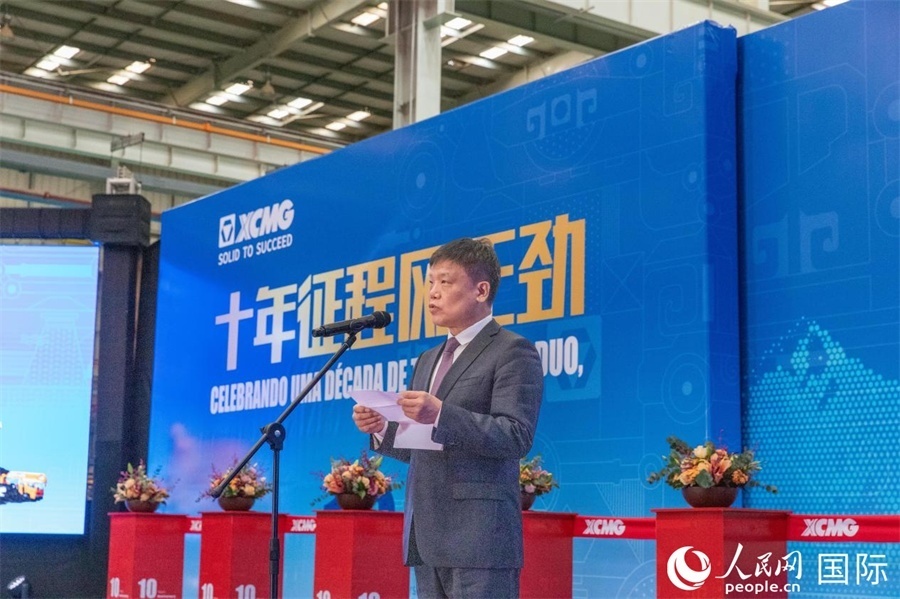 中國(guó)貿(mào)促會(huì)駐巴西代表處總代表郭英會(huì)在致辭中表示，過(guò)去十年，中巴經(jīng)貿(mào)關(guān)系迅猛發(fā)展，數(shù)百家中國(guó)企業(yè)進(jìn)入巴西，投資巴西，為巴西的經(jīng)濟(jì)建設(shè)貢獻(xiàn)中國(guó)企業(yè)的力量。 人民日?qǐng)?bào)社拉美中心分社 威廉·科埃略·維亞納攝