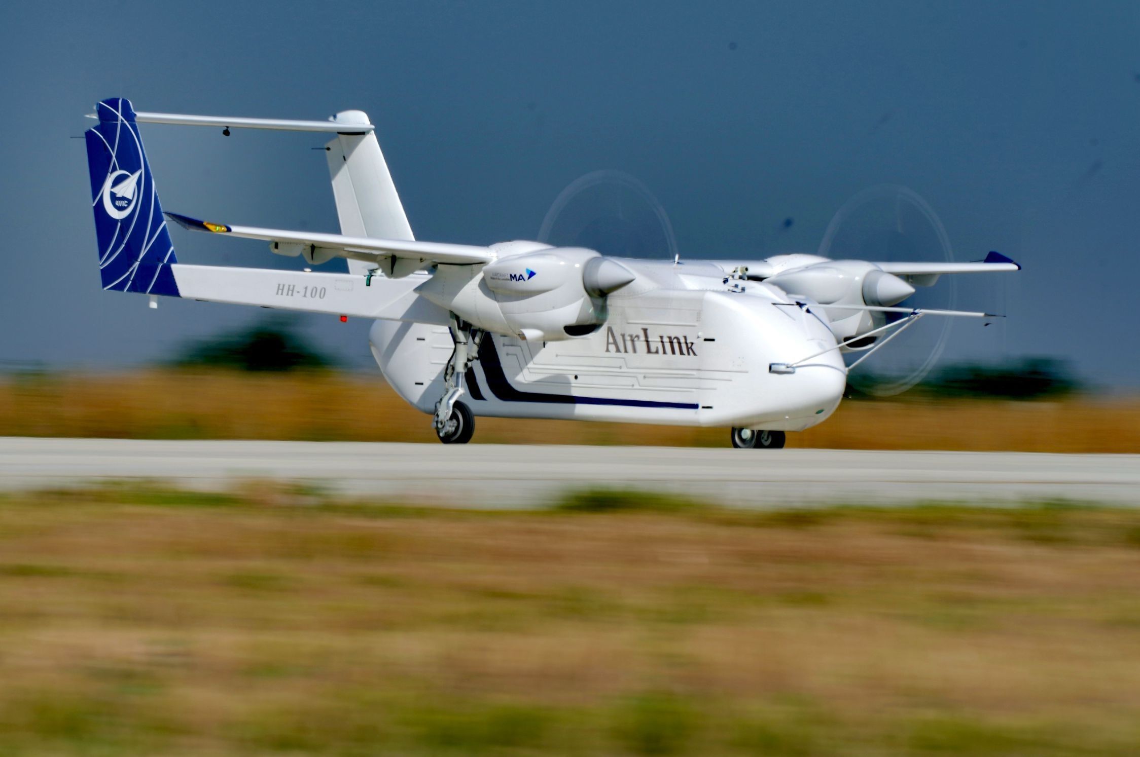 △2024年6月12日，HH-100航空商用無(wú)人運(yùn)輸系統(tǒng)驗(yàn)證機(jī)在西安藍(lán)田通用機(jī)場(chǎng)首飛成功。