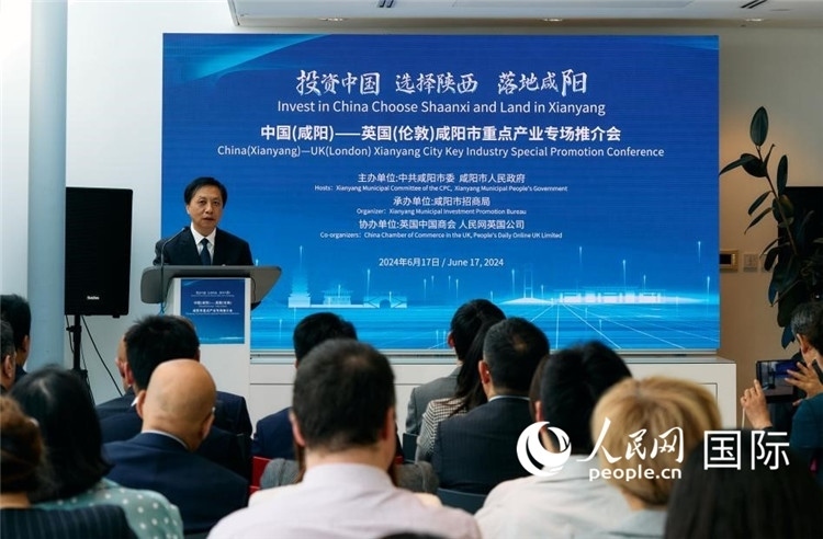 咸陽(yáng)市委書(shū)記夏曉中致辭。