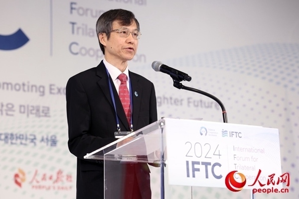 中日韓合作秘書處秘書長(zhǎng)李熙燮致開幕辭。主辦方供圖