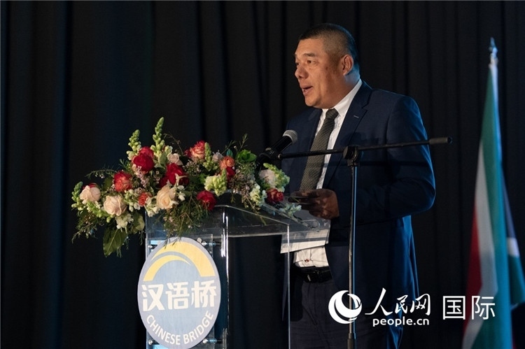 南中經(jīng)貿(mào)協(xié)會秘書長韋冬澤做主旨發(fā)言。人民日報非洲中心分社 希拉茲·莫林?jǐn)z