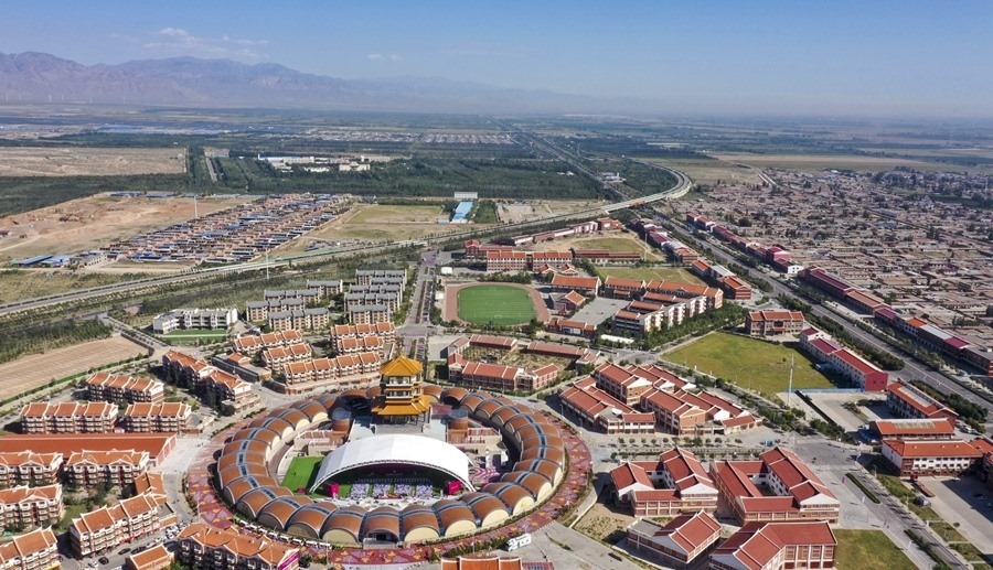 這是2022年9月7日拍攝的寧夏銀川市閩寧鎮(zhèn)（無人機照片）。新華社記者 馮開華 攝