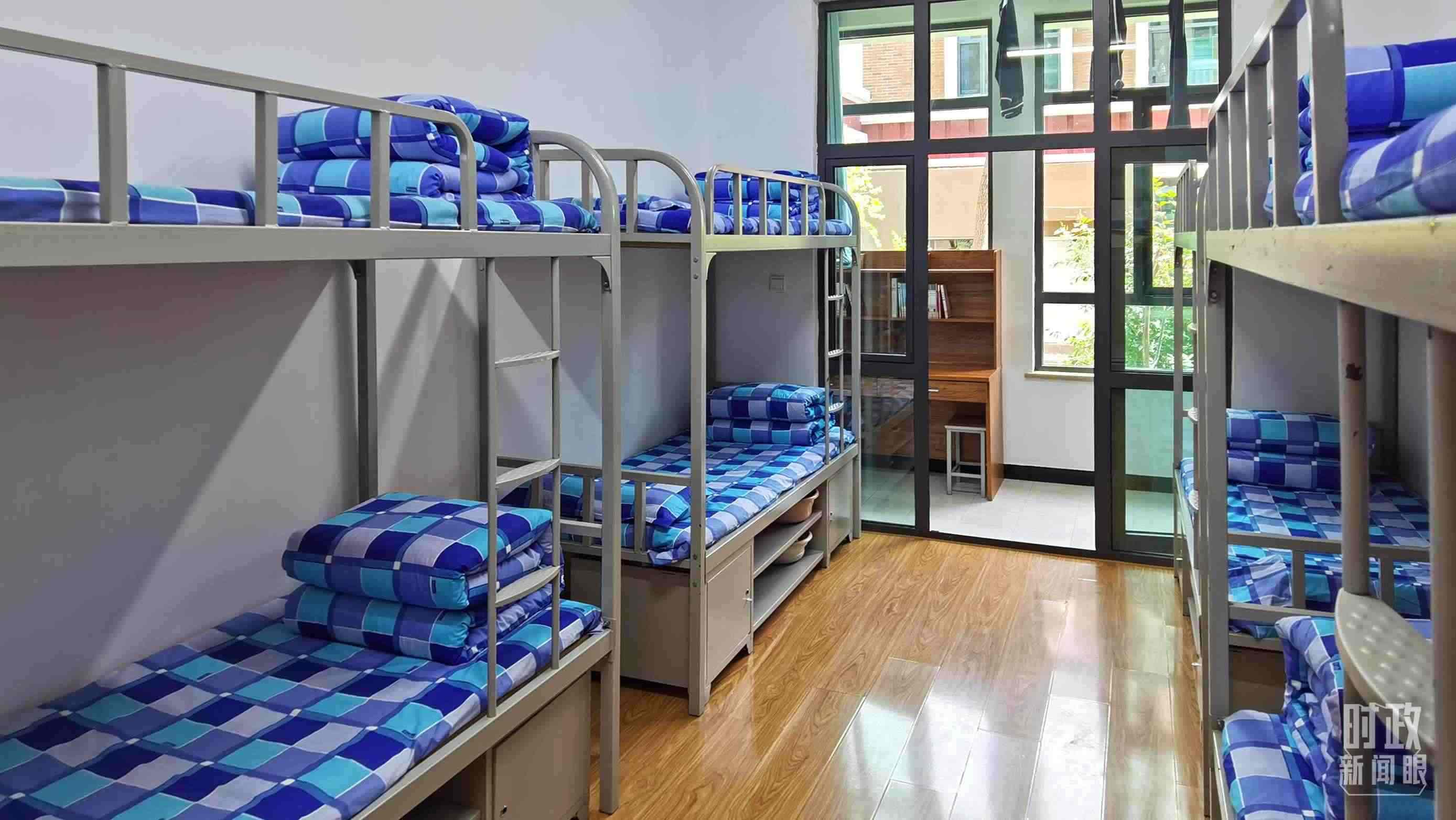 △果洛西寧民族中學(xué)宿舍樓。（總臺(tái)央視記者郭鴻拍攝）