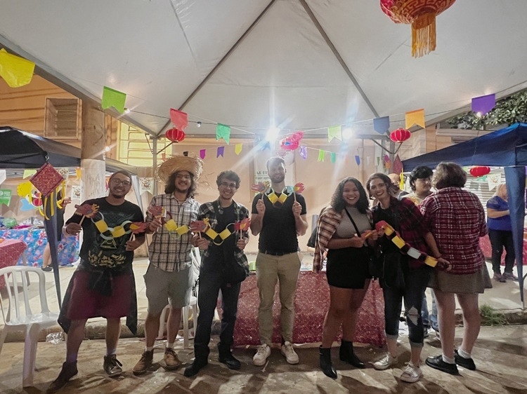 參與者體驗(yàn)文化碰撞與融合的樂(lè)趣。 圣保羅州立大學(xué)孔子學(xué)院供圖