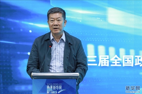 中國(guó)版權(quán)協(xié)會(huì)理事長(zhǎng)、第十三屆全國(guó)政協(xié)文化文史和學(xué)習(xí)委員會(huì)副主任、新聞出版總署原副署長(zhǎng)、國(guó)家版權(quán)局原副局長(zhǎng)閻曉宏現(xiàn)場(chǎng)致辭