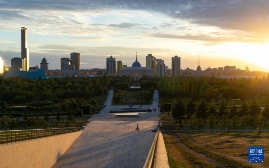 這是7月2日拍攝的哈薩克斯坦首都阿斯塔納的天際線。新華社記者 白雪騏 攝