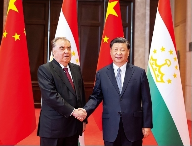 2023年5月，國家主席習(xí)近平在西安同來華出席中國—中亞峰會并進行國事訪問的塔吉克斯坦總統(tǒng)拉赫蒙會談。新華社記者 丁海濤 攝