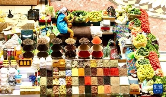 這是7月3日在塔吉克斯坦首都杜尚別拍攝的大巴扎內(nèi)景。新華社記者 姚大偉 攝