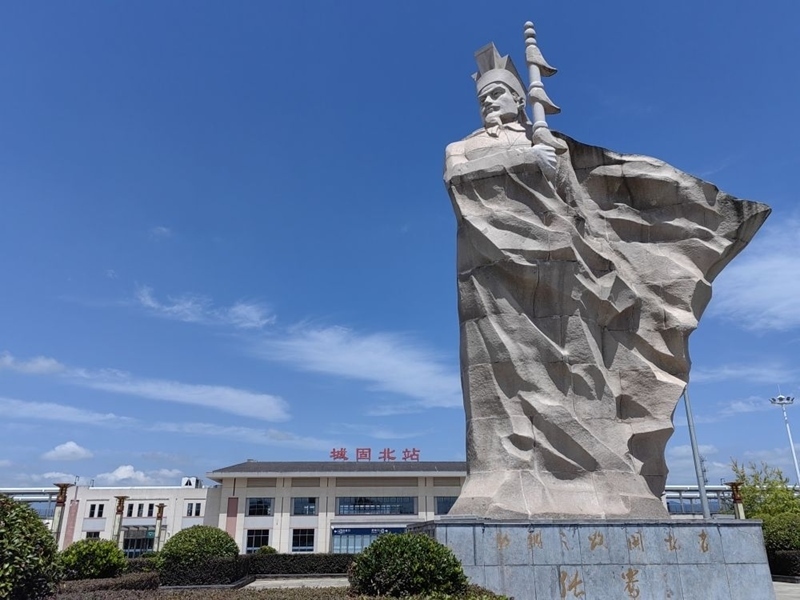 張騫雕塑。新華社記者 孫正好 攝