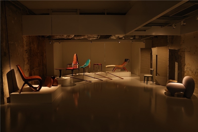 《新生萬物-中國(guó)非遺與當(dāng)代設(shè)計(jì)展》展廳。陽光媒體集團(tuán)供圖