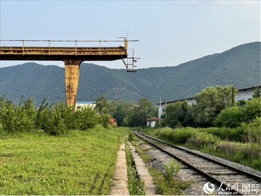 通鋼產(chǎn)品通過鐵路運輸出場。人民網(wǎng) 謝瑩攝