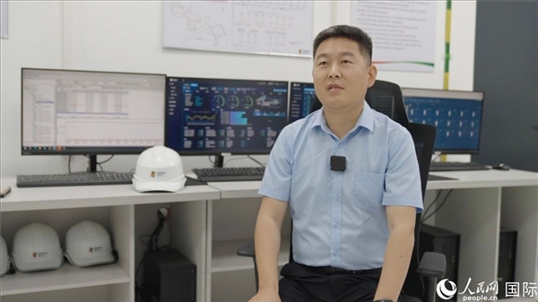 哈薩克斯坦能源投資公司副總經(jīng)理、總工程師張亮在接受人民網(wǎng)記者采訪。 人民網(wǎng)記者 葛泰佚攝