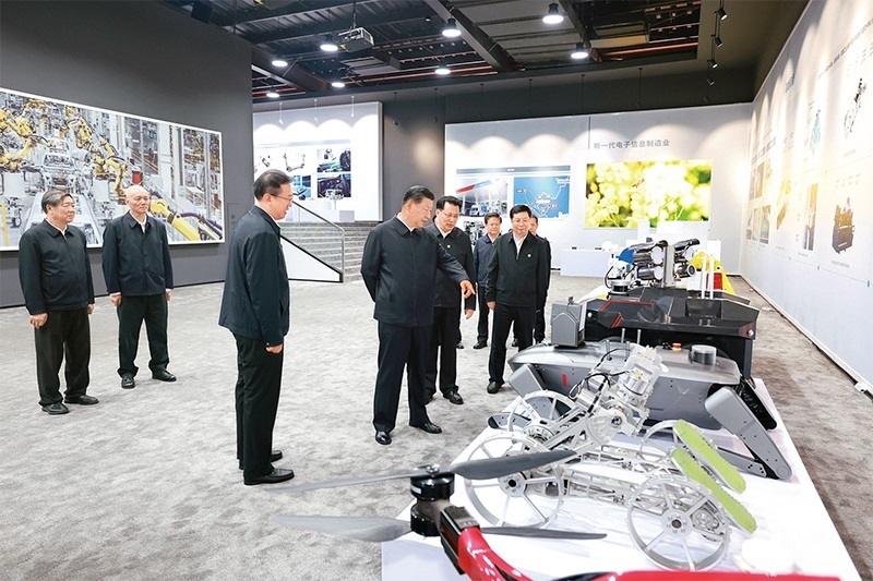 2024年4月22日至24日，中共中央總書記、國家主席、中央軍委主席習近平在重慶考察。這是22日下午，習近平參觀重慶科技創(chuàng)新和產(chǎn)業(yè)發(fā)展成果展示。 新華社記者 王曄/攝