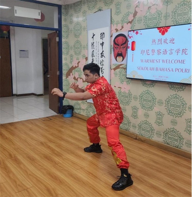 警察學(xué)員表演武術(shù)。活動(dòng)主辦方供圖