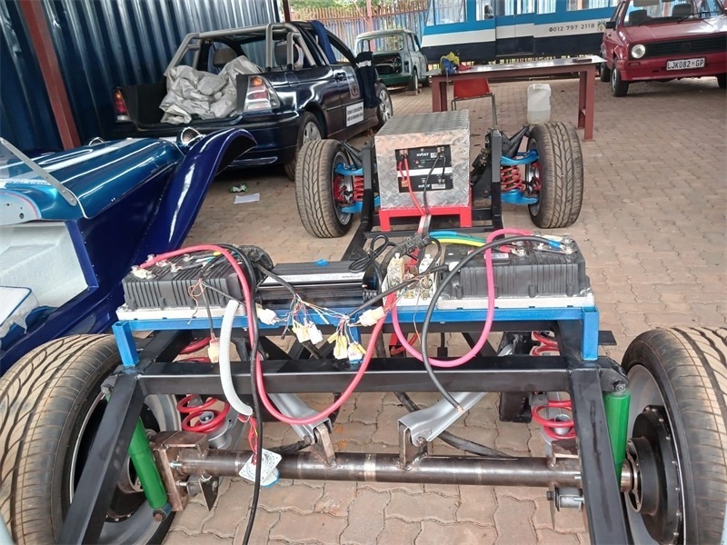 “老爺車”的跟上電動潮流。索尚古夫技術(shù)高中供圖