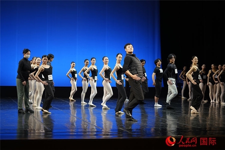 3月26日，松山芭蕾舞團青年代表團成員在中央芭蕾舞團交流學習。人民網(wǎng)記者 張麗婭攝