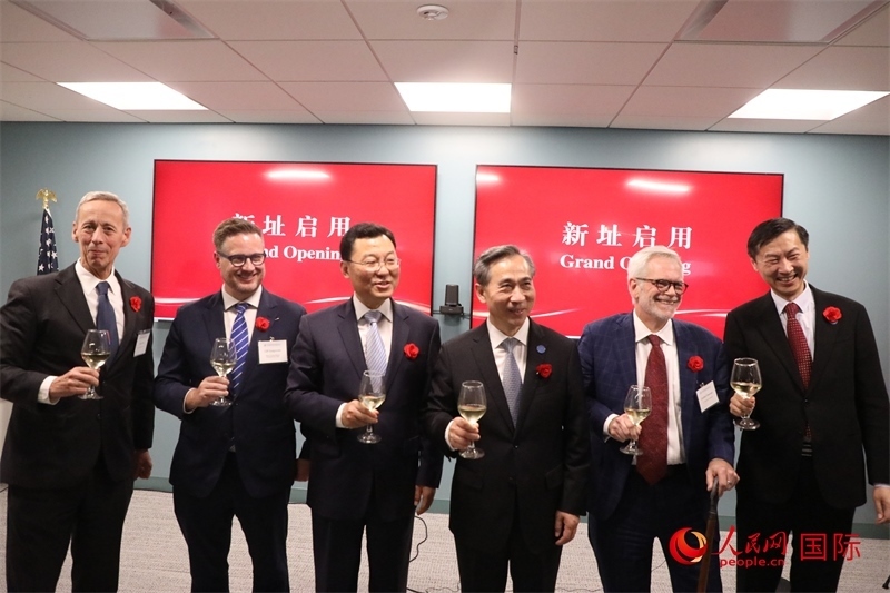 4、美中貿(mào)易全國(guó)委員會(huì)會(huì)長(zhǎng)克雷格·艾倫、美國(guó)商會(huì)高級(jí)副會(huì)長(zhǎng)傅瑞偉等美國(guó)工商界代表出席活動(dòng)。 人民網(wǎng)記者 李志偉攝