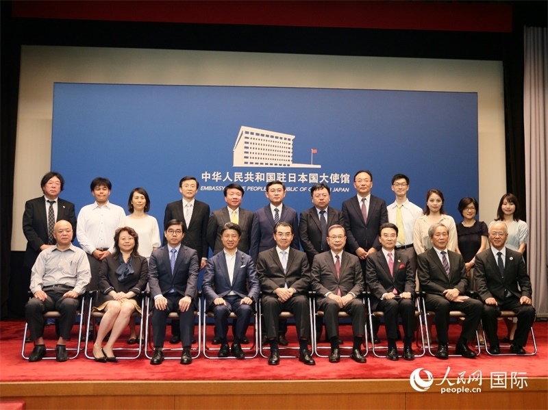 現(xiàn)場(chǎng)嘉賓合影。人民網(wǎng) 許可攝