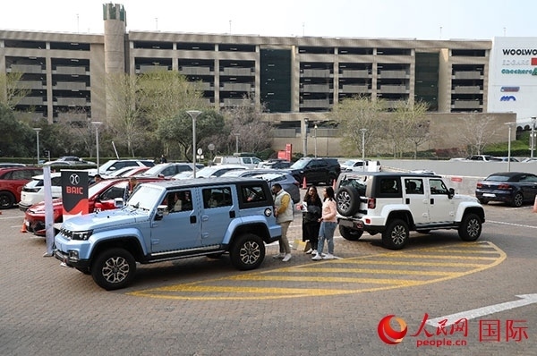 北汽南非進行新車展示和試駕。人民網(wǎng) 劉暢攝