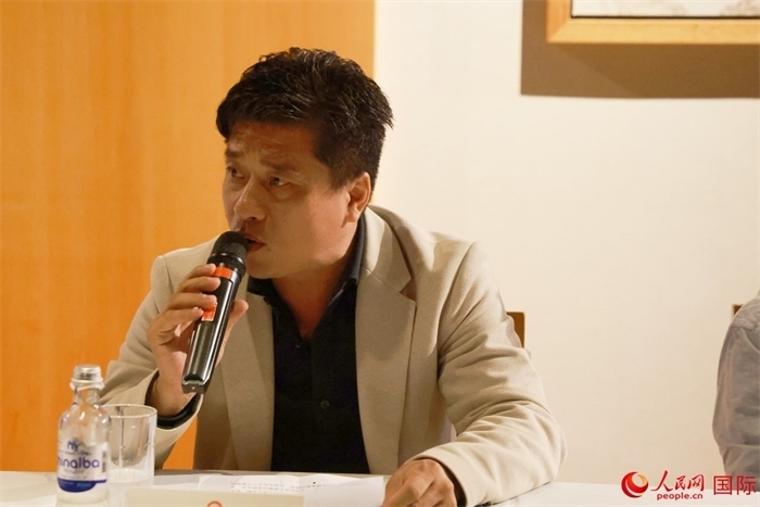 巴西中國浙江商會會長鄭俠茂在座談會上致辭。人民網(wǎng)記者 陳海琪攝