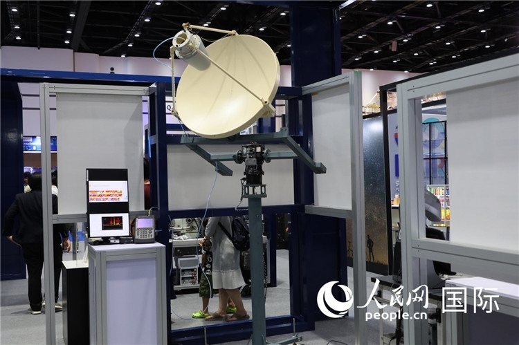 泰國(guó)衛(wèi)星設(shè)備。人民網(wǎng)記者 簡(jiǎn)承淵攝