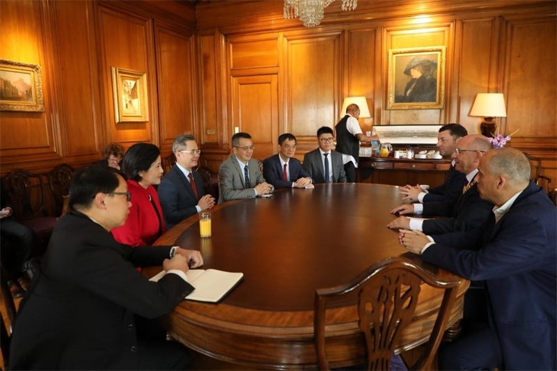 愛丁堡市政廳會見現(xiàn)場。中國駐英國使館供圖