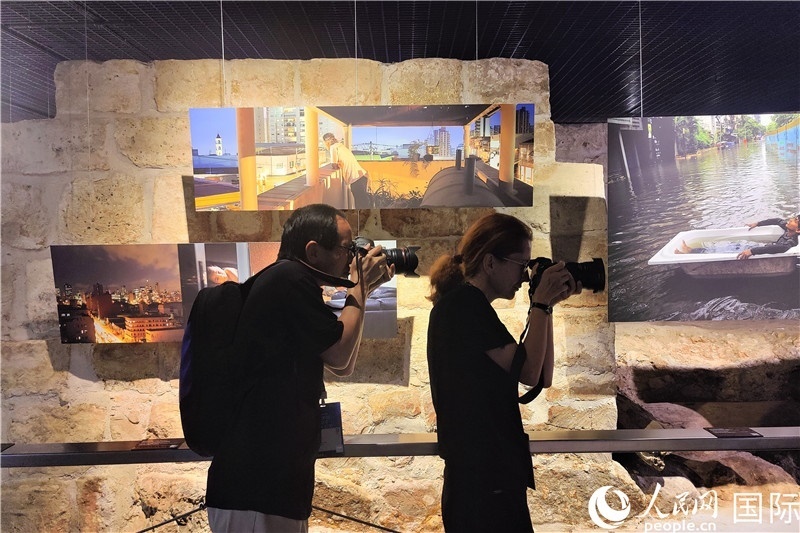 金磚國(guó)家城市主題攝影展現(xiàn)場(chǎng)。 人民網(wǎng)記者 于宏建攝