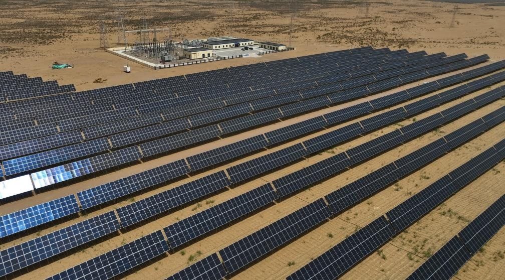 這是2024年5月16日拍攝的內蒙古巴彥淖爾市磴口縣烏蘭布和沙漠光伏基地。新華社記者李云平攝