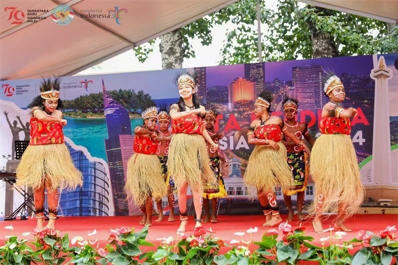 印尼在華留學(xué)生表演民族特色舞蹈。