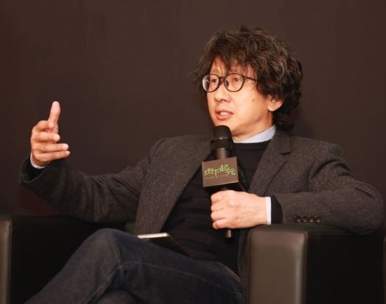 在學術(shù)論壇上發(fā)言的朱銳。（受訪者供圖）