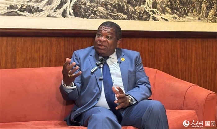 各國(guó)議會(huì)聯(lián)盟秘書(shū)長(zhǎng)馬丁·純貢接受采訪。人民網(wǎng) 曹欣悅攝