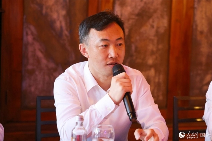 中國駐里約熱內(nèi)盧代總領(lǐng)事王海濤在座談會上致辭。人民網(wǎng)記者 陳海琪攝