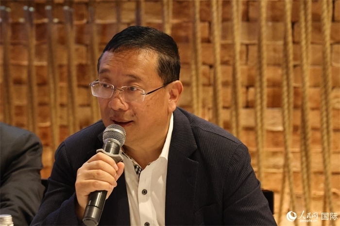 巴西文協(xié)主席上官建峰在座談會(huì)上致辭。人民網(wǎng)記者 陳海琪攝