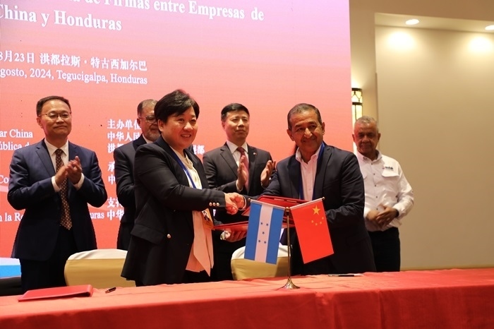 活動現(xiàn)場。埃內(nèi)斯托·多明戈斯攝