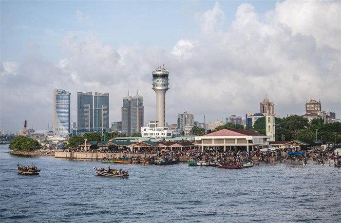 這是2023年12月29日拍攝的坦桑尼亞達累斯薩拉姆漁港。新華社記者王冠森攝