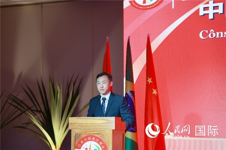 中國駐里約熱內(nèi)盧代總領(lǐng)事王海濤在典禮中致辭。人民網(wǎng)記者 陳海琪攝