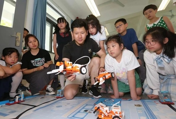 暑托班智能小車(chē)課。