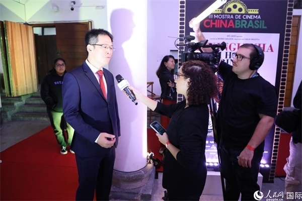 第三屆中國(guó)－巴西電影展主辦方巴西康橋博智文化傳媒公司總經(jīng)理陳翔廣在接受媒體采訪時(shí)表示，希望通過(guò)中巴電影展這個(gè)平臺(tái)促進(jìn)兩國(guó)文化交流，把更多的中國(guó)影視作品引進(jìn)巴西。人民網(wǎng)記者 陳一鳴攝
