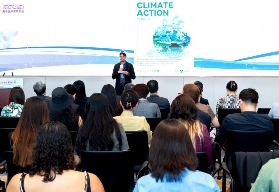 8月29日，在第二屆清華國際青年對話論壇活動上，正在清華大學(xué)攻讀藥學(xué)博士的埃及留學(xué)生阿姆爾·瓦赫巴分享中國之旅的感悟。新華社發(fā)（畢尚宏攝）