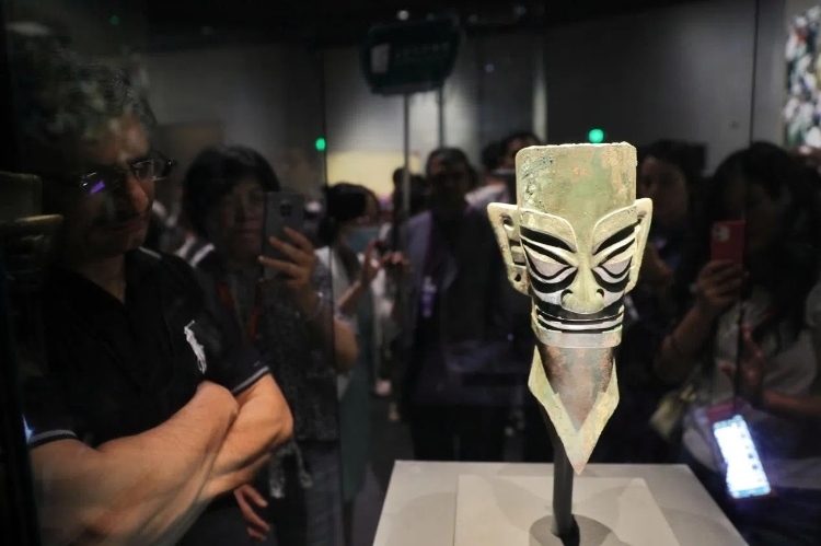 8月31日，亞洲媒體考察團(tuán)參訪三星堆博物館?！吨袊?jīng)濟(jì)周刊》記者肖翊攝