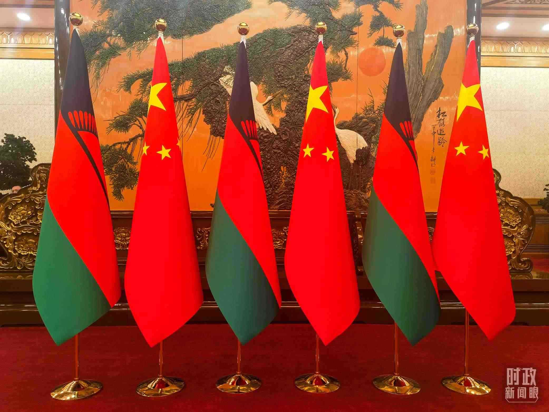 △中國和馬拉維國旗。（總臺央視記者陳曦拍攝）