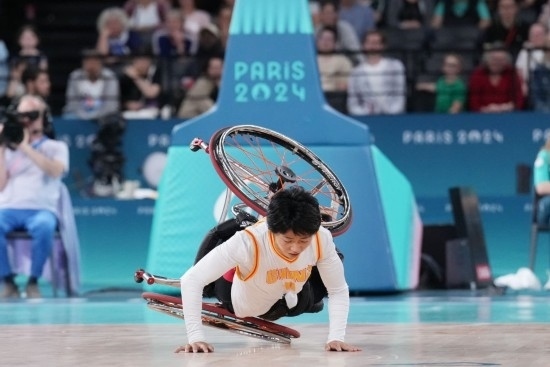巴黎殘奧會｜“撞車、摔倒，我們都習(xí)慣了”