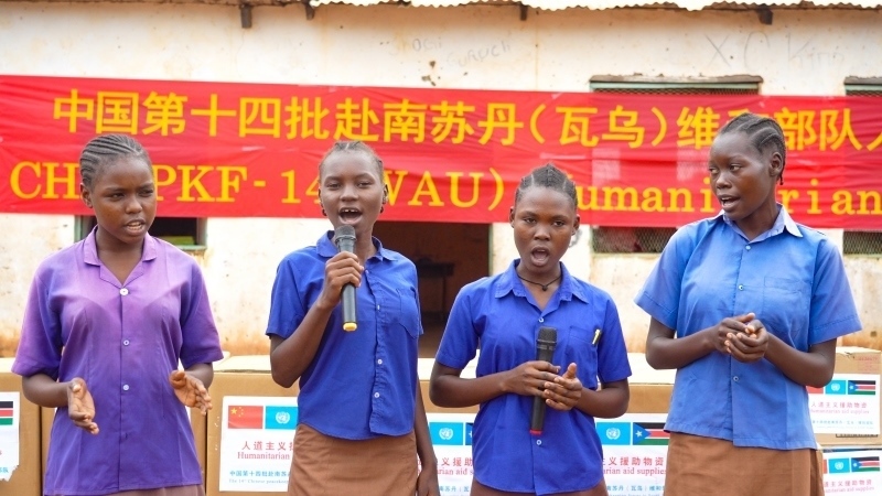 動(dòng)聽(tīng)的歌聲歡迎中國(guó)官兵。王軍杰攝