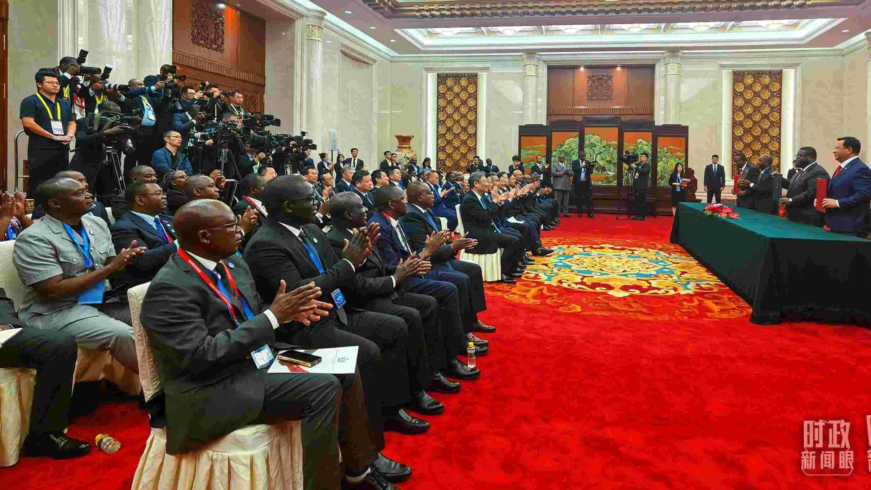 《坦贊鐵路激活項(xiàng)目諒解備忘錄》簽署現(xiàn)場。（總臺(tái)央視記者曹亞星拍攝）