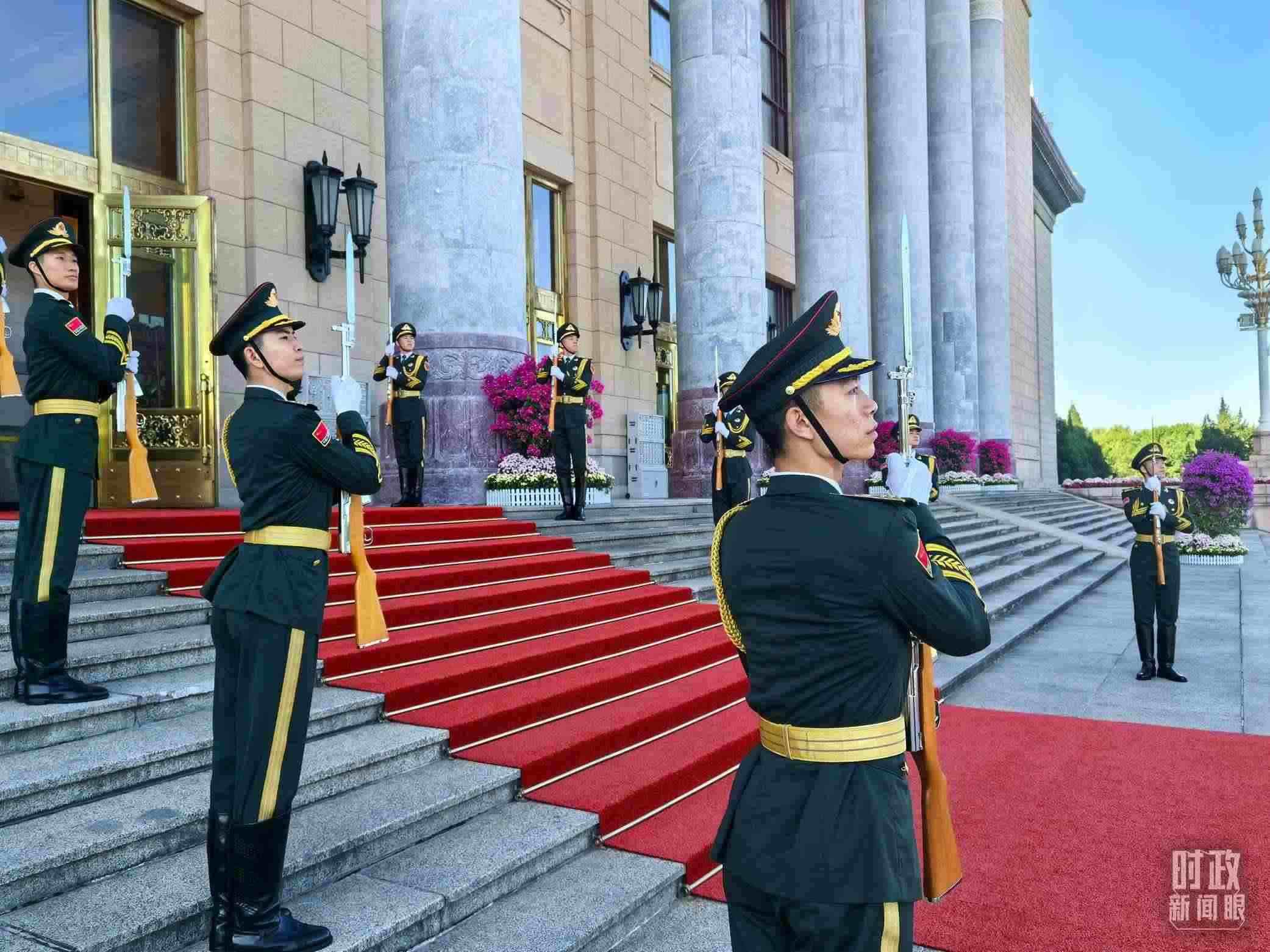 禮兵列隊(duì)迎接外賓。（總臺(tái)央視記者鐘銳拍攝）